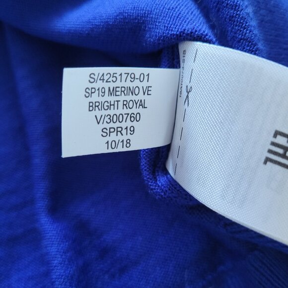 Banana Republic 💙 Extra Fine Merino Wool V-neck in Bright Royal Blue - Picture 9 of 9